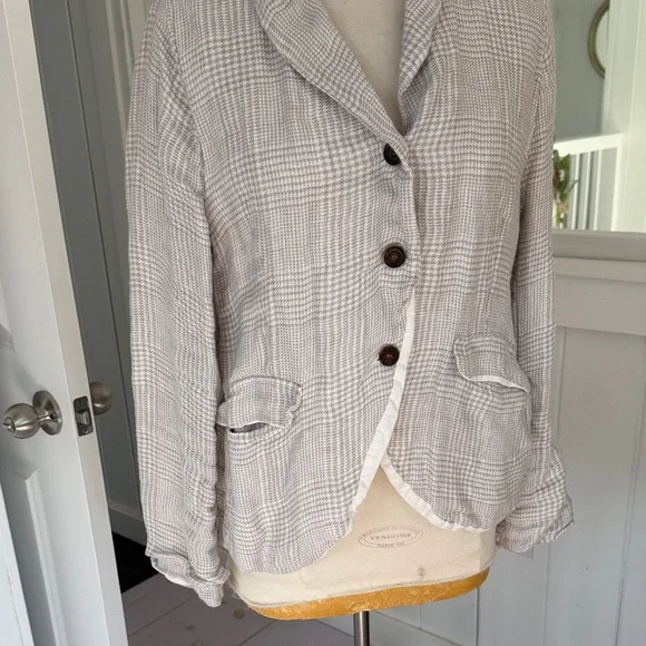Elegant Beige Checkered Blazer - Picture 3 of 6